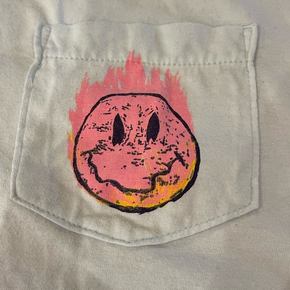 ⭐️Hurley Light Blue Tee with Pink smiley Graphic - Picture 2 of 4